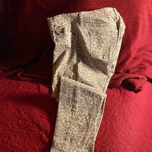 Beige cheetah print skinny jeans